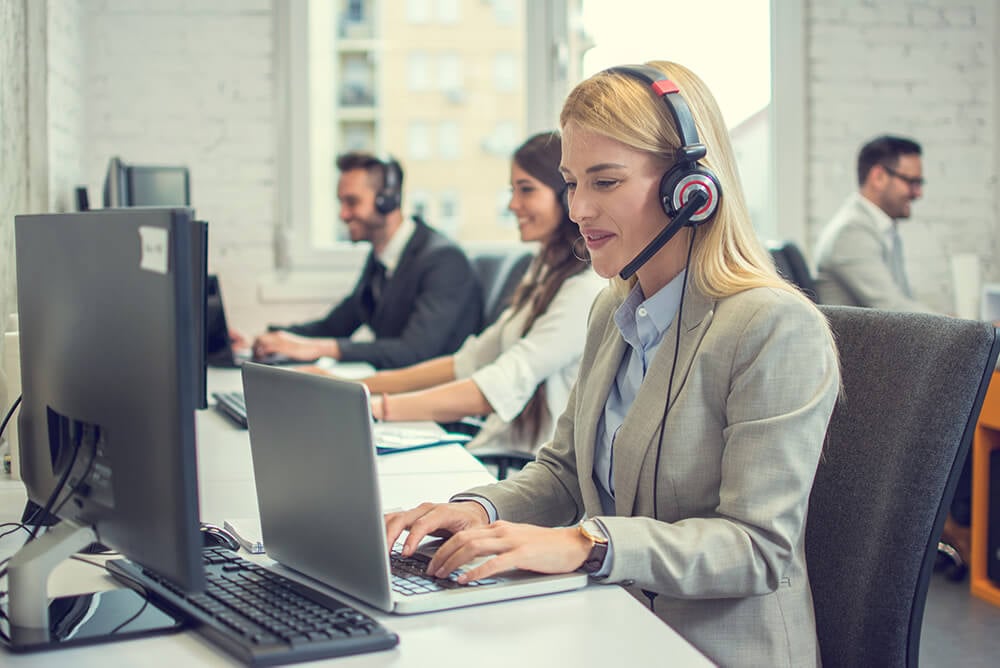 IT Telecalling Employees Working in Office